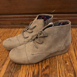 Women’s shoes